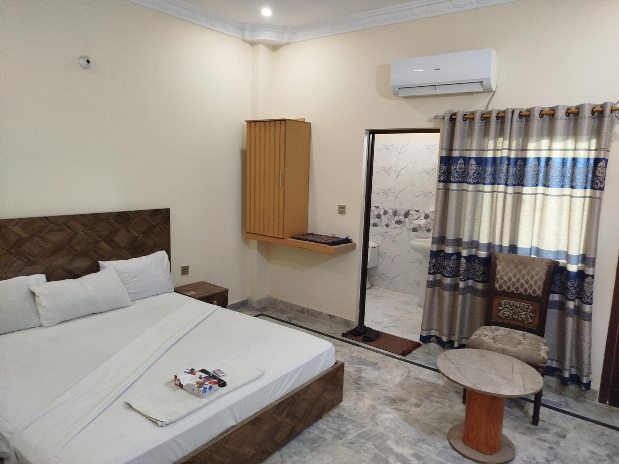 Hotel Crown Plaza, Near Karachi Airport, Darul Sehat Hospital, Dow, Agha Khan And Liaqat Hospital ภายนอก รูปภาพ
