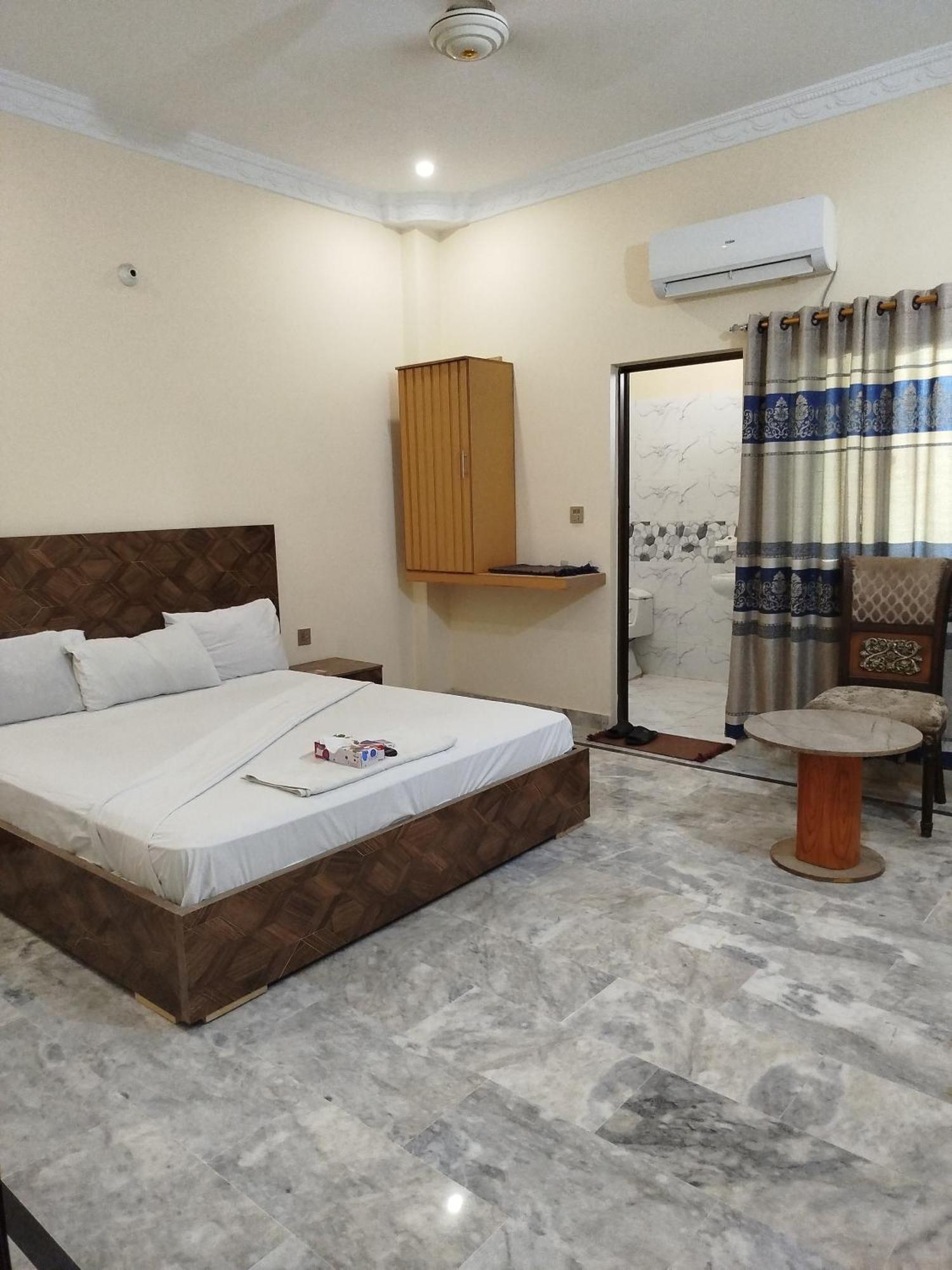 Hotel Crown Plaza, Near Karachi Airport, Darul Sehat Hospital, Dow, Agha Khan And Liaqat Hospital ภายนอก รูปภาพ