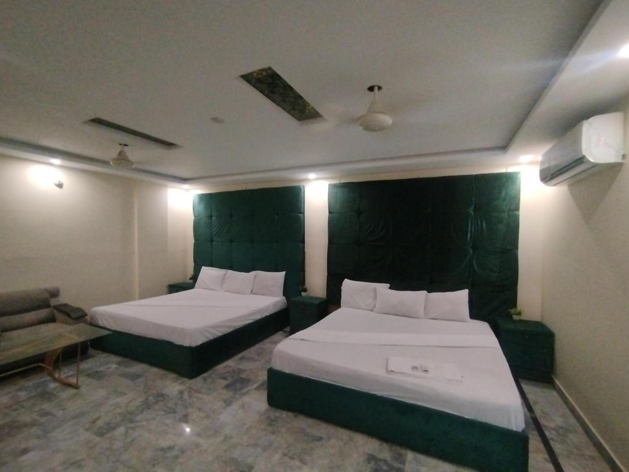 Hotel Crown Plaza, Near Karachi Airport, Darul Sehat Hospital, Dow, Agha Khan And Liaqat Hospital ภายนอก รูปภาพ