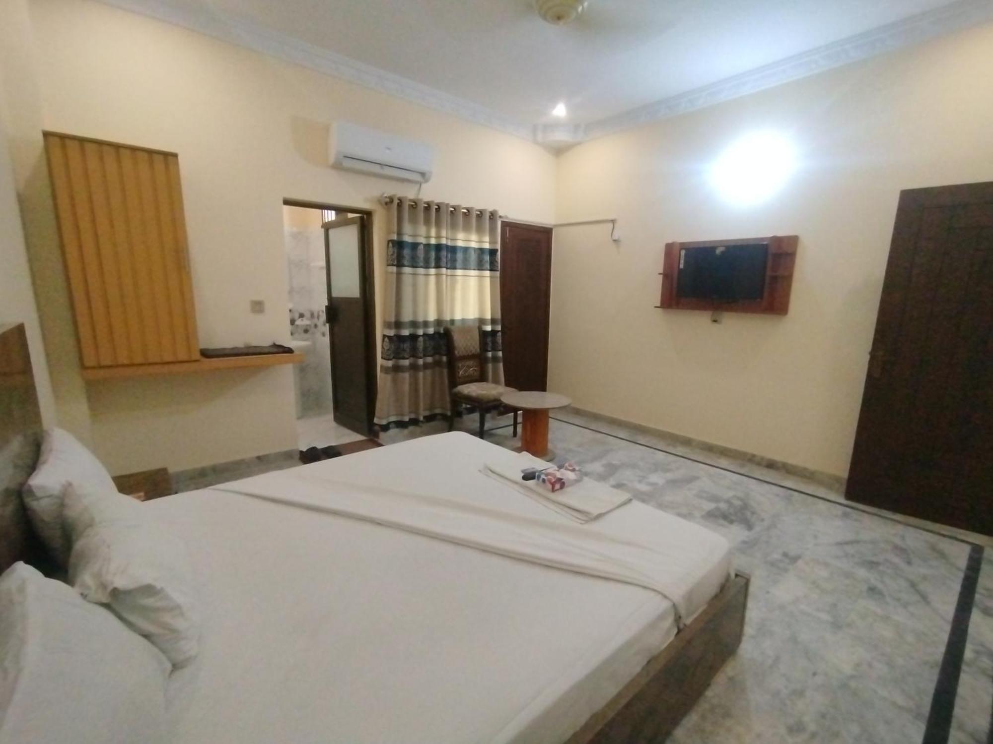 Hotel Crown Plaza, Near Karachi Airport, Darul Sehat Hospital, Dow, Agha Khan And Liaqat Hospital ภายนอก รูปภาพ