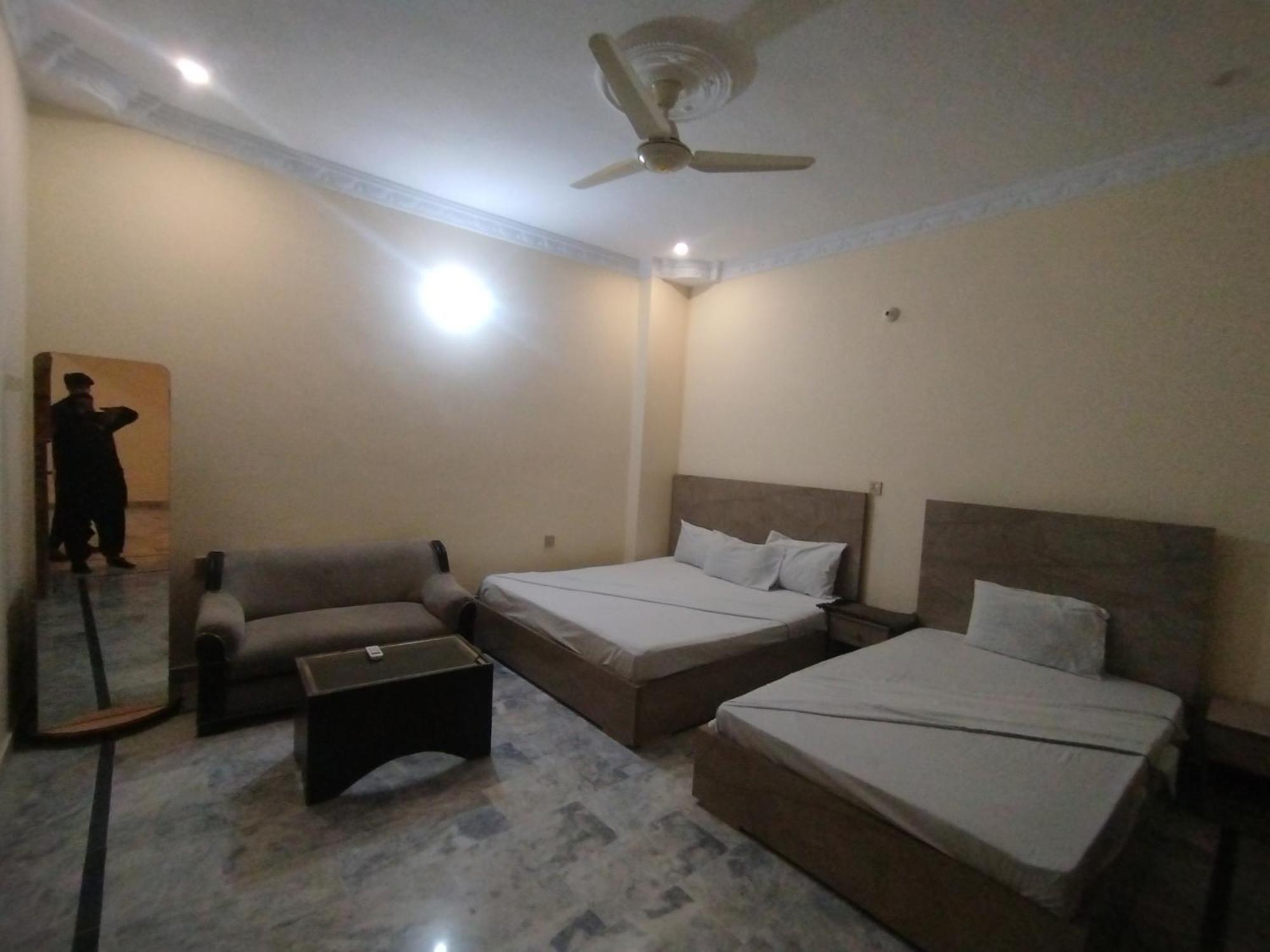 Hotel Crown Plaza, Near Karachi Airport, Darul Sehat Hospital, Dow, Agha Khan And Liaqat Hospital ภายนอก รูปภาพ
