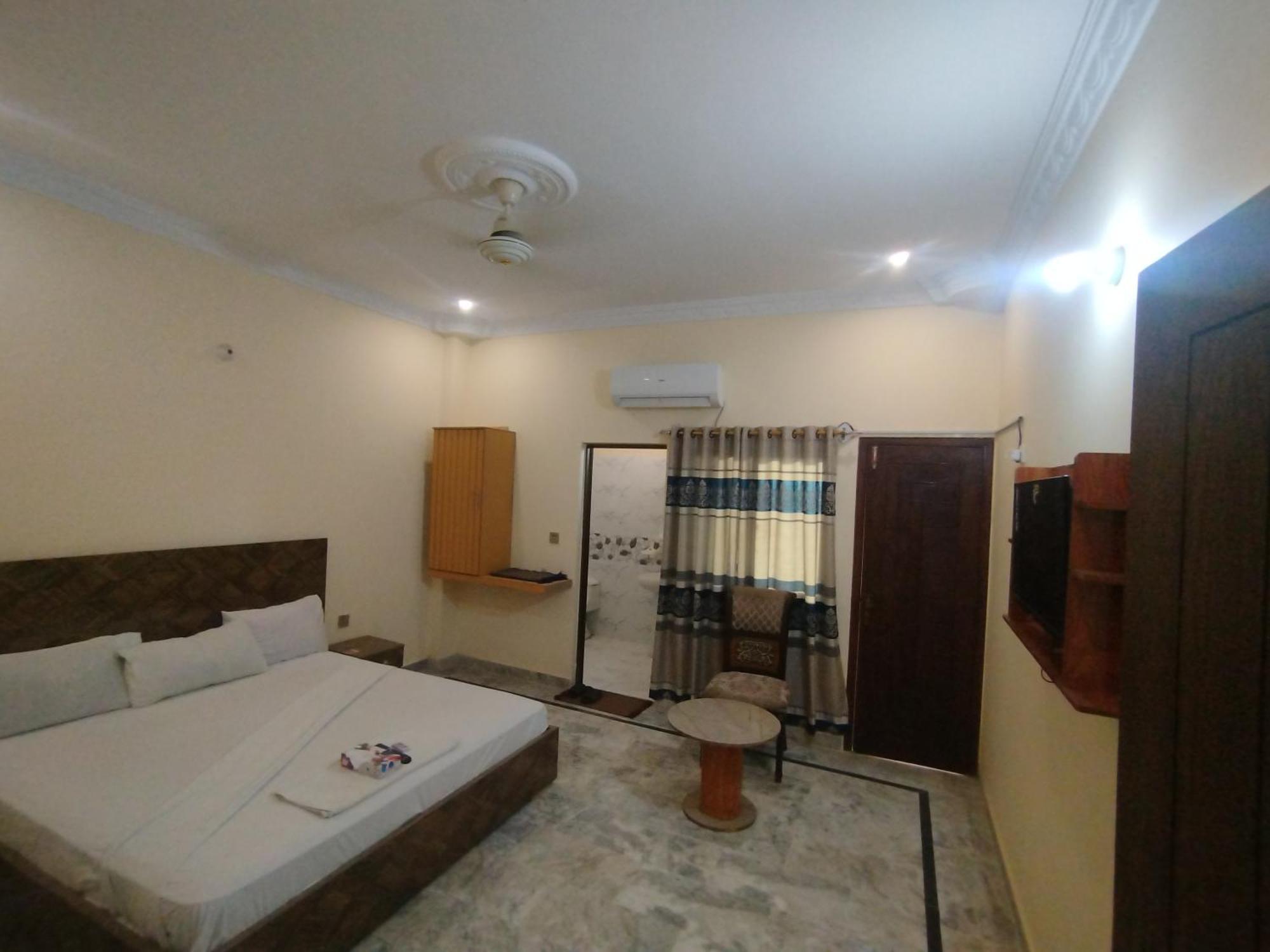 Hotel Crown Plaza, Near Karachi Airport, Darul Sehat Hospital, Dow, Agha Khan And Liaqat Hospital ภายนอก รูปภาพ