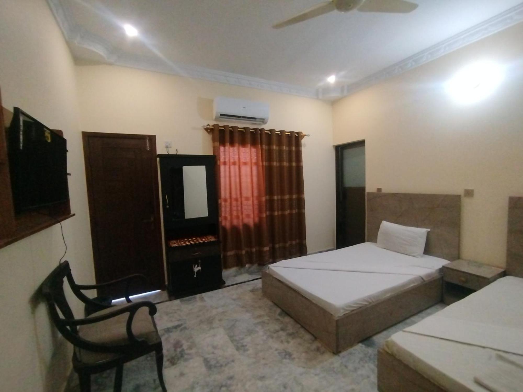 Hotel Crown Plaza, Near Karachi Airport, Darul Sehat Hospital, Dow, Agha Khan And Liaqat Hospital ภายนอก รูปภาพ