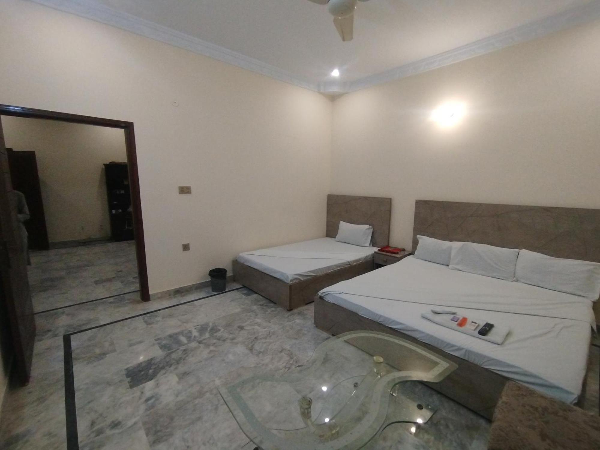 Hotel Crown Plaza, Near Karachi Airport, Darul Sehat Hospital, Dow, Agha Khan And Liaqat Hospital ภายนอก รูปภาพ