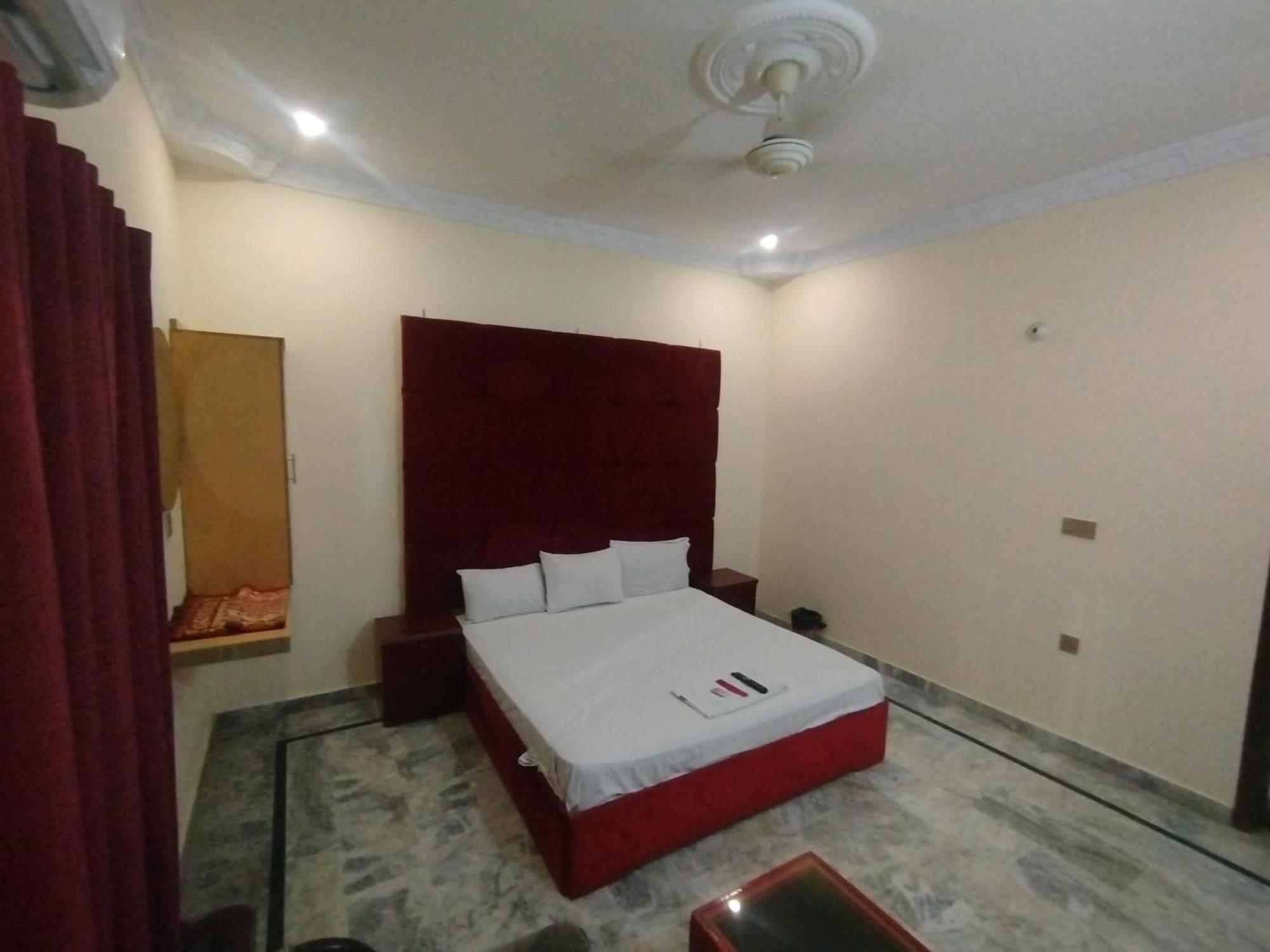 Hotel Crown Plaza, Near Karachi Airport, Darul Sehat Hospital, Dow, Agha Khan And Liaqat Hospital ภายนอก รูปภาพ