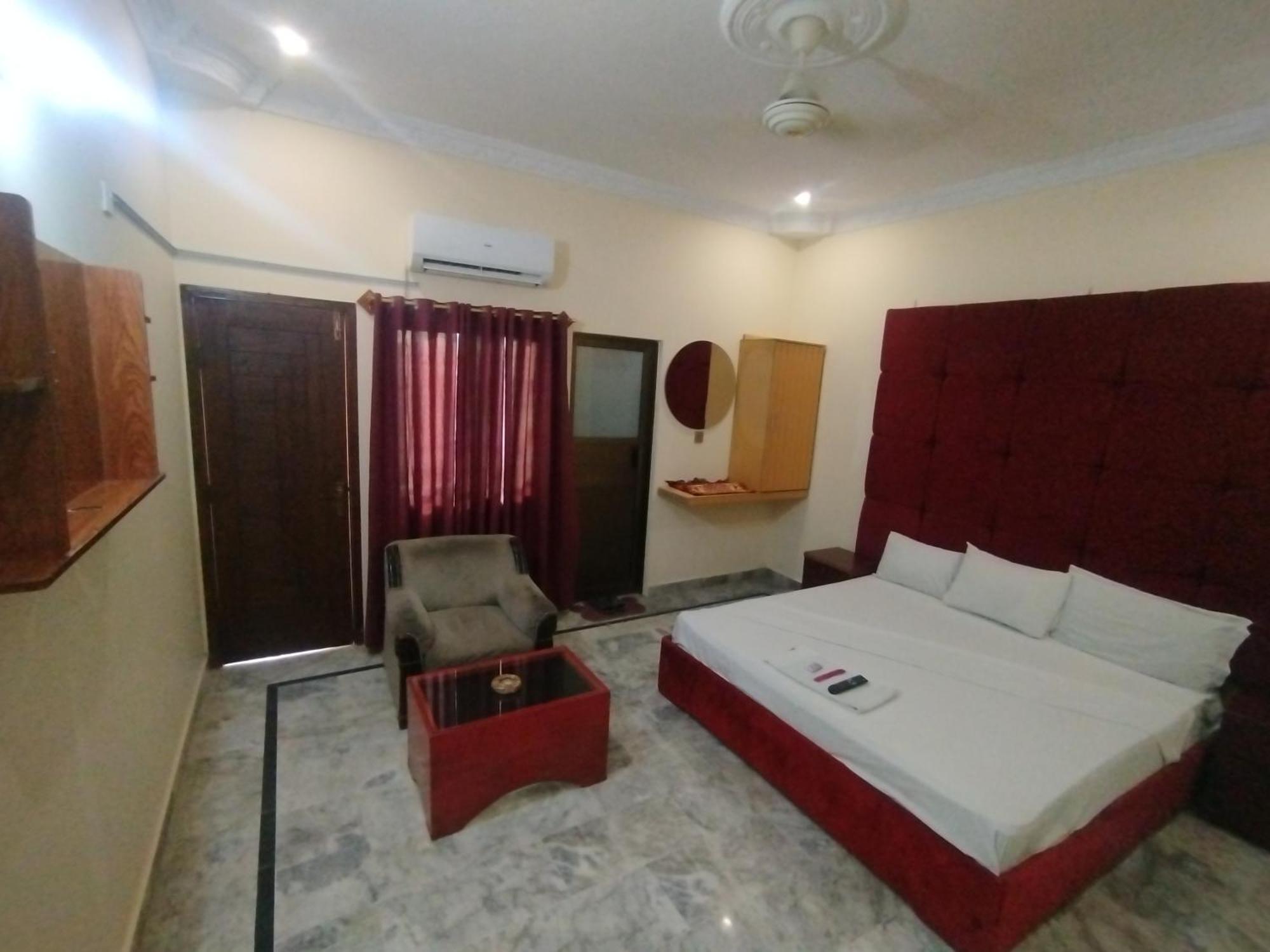 Hotel Crown Plaza, Near Karachi Airport, Darul Sehat Hospital, Dow, Agha Khan And Liaqat Hospital ภายนอก รูปภาพ